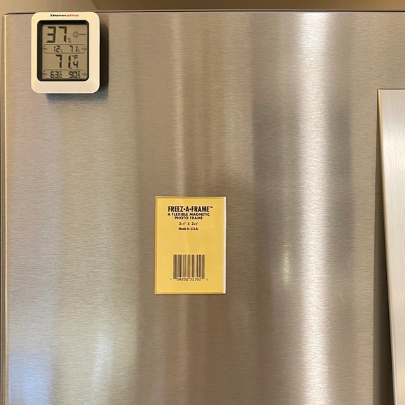 Freez A Frame Magnetic Photo Frame, Yellow - Picture 9 of 9